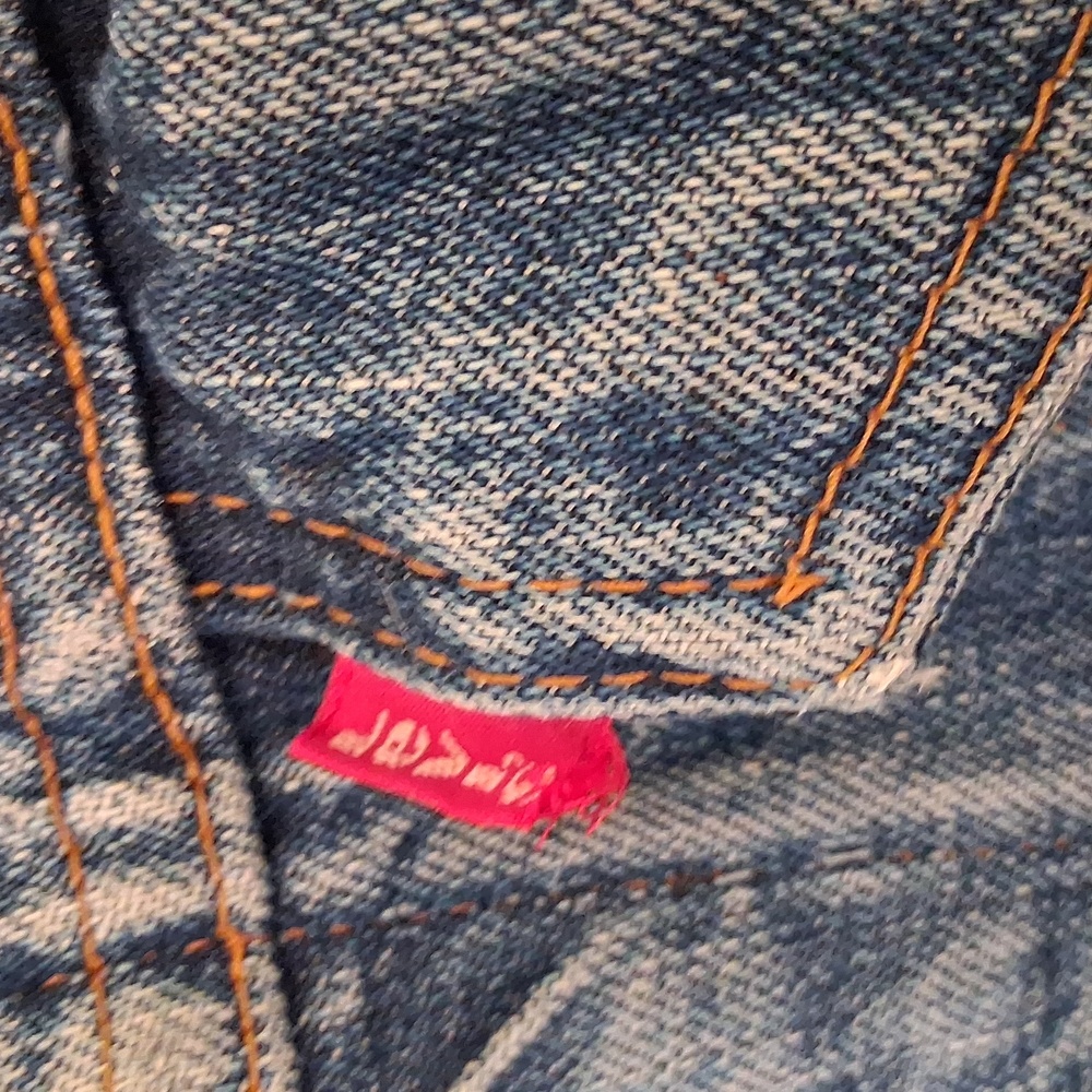 Classic Levis Thrashed Distressed Denim Jacket - Picture 2 of 15